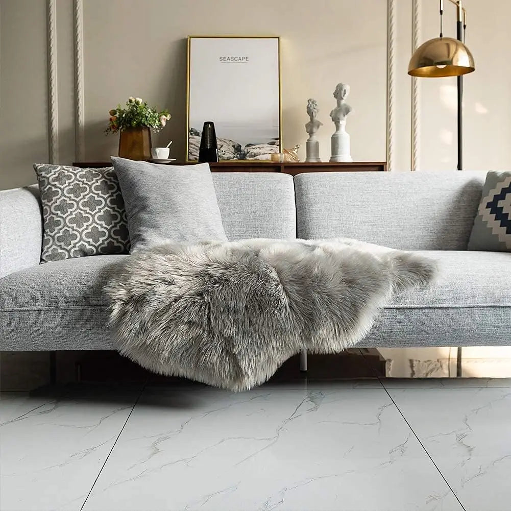 Soft Shaggy Faux Fur Rug Non-Slip Floor Mat 60x90CM Extra Thick Plush Bedroom Rug for Living Room Warm Carpet Machine Washable